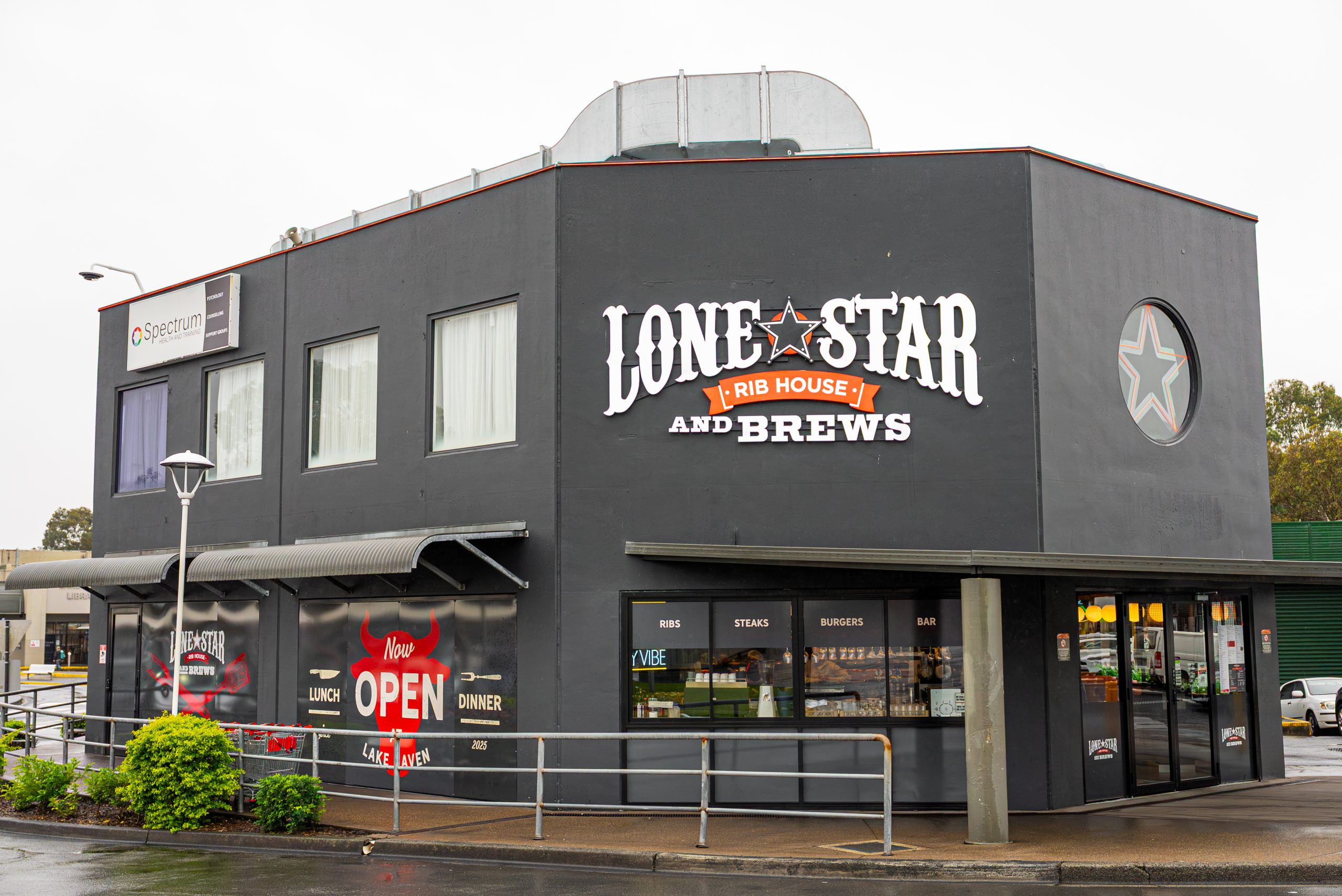 Lone Star Rib House and Brews lake Haven Store Front Facade