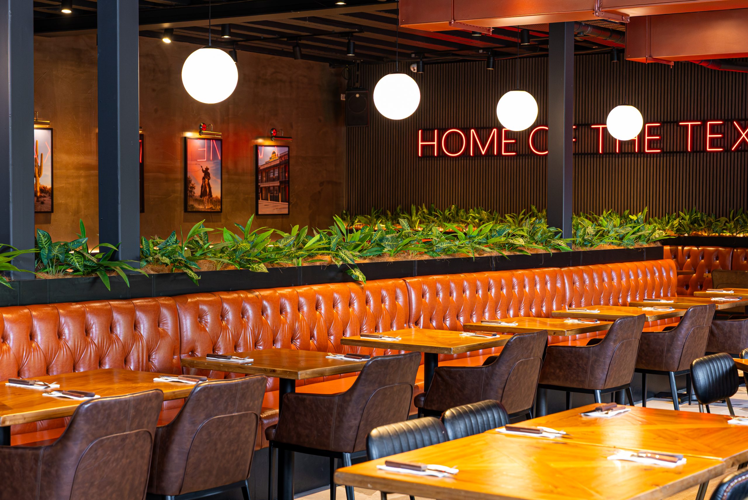 Lone Star Rib House and Brews Lake Haven Interior Restaurant