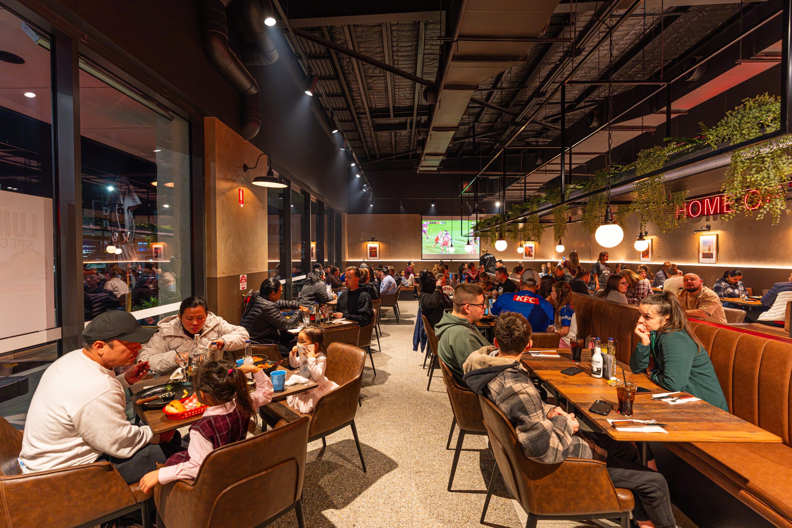 Lone Star Rib House and Brews Marsden Park at Sydney Business Park Parkside Eats Busy Full House Restaurant